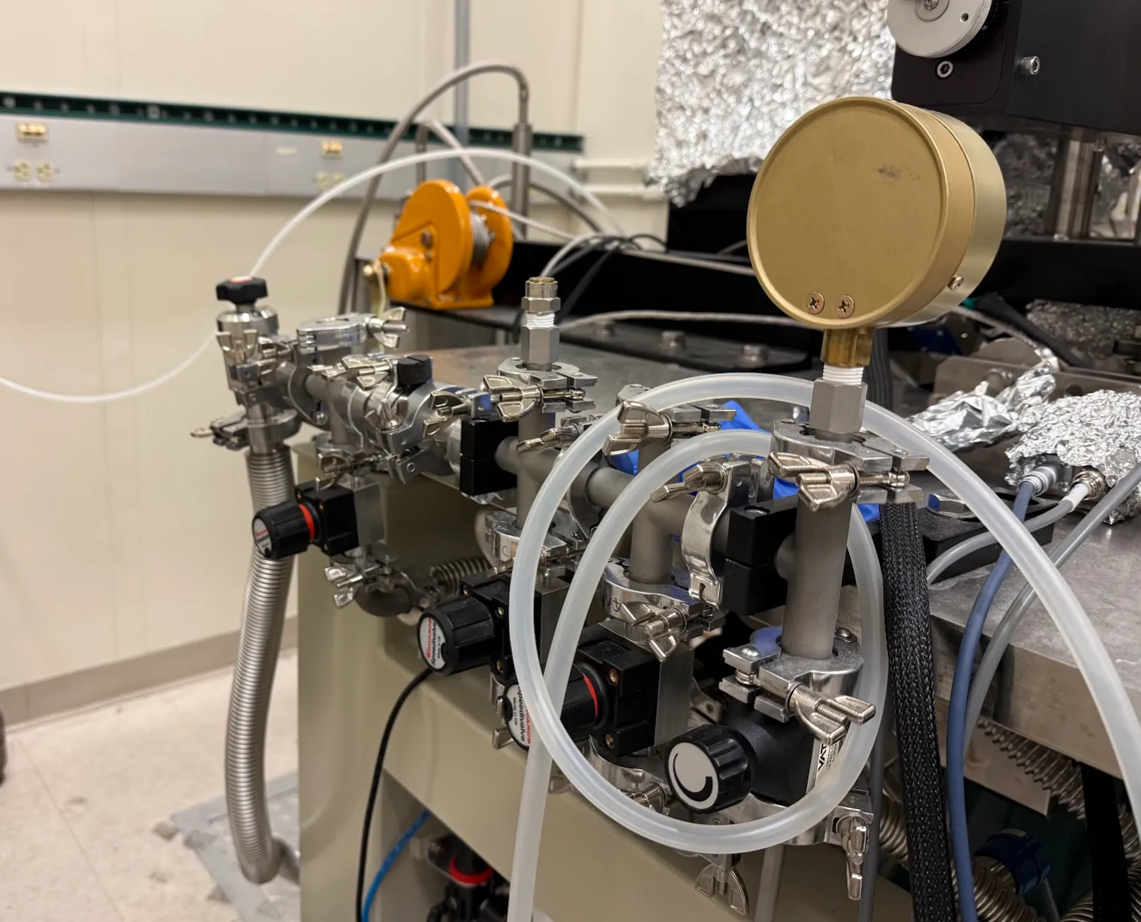 He-3 cryostat — cooling stage